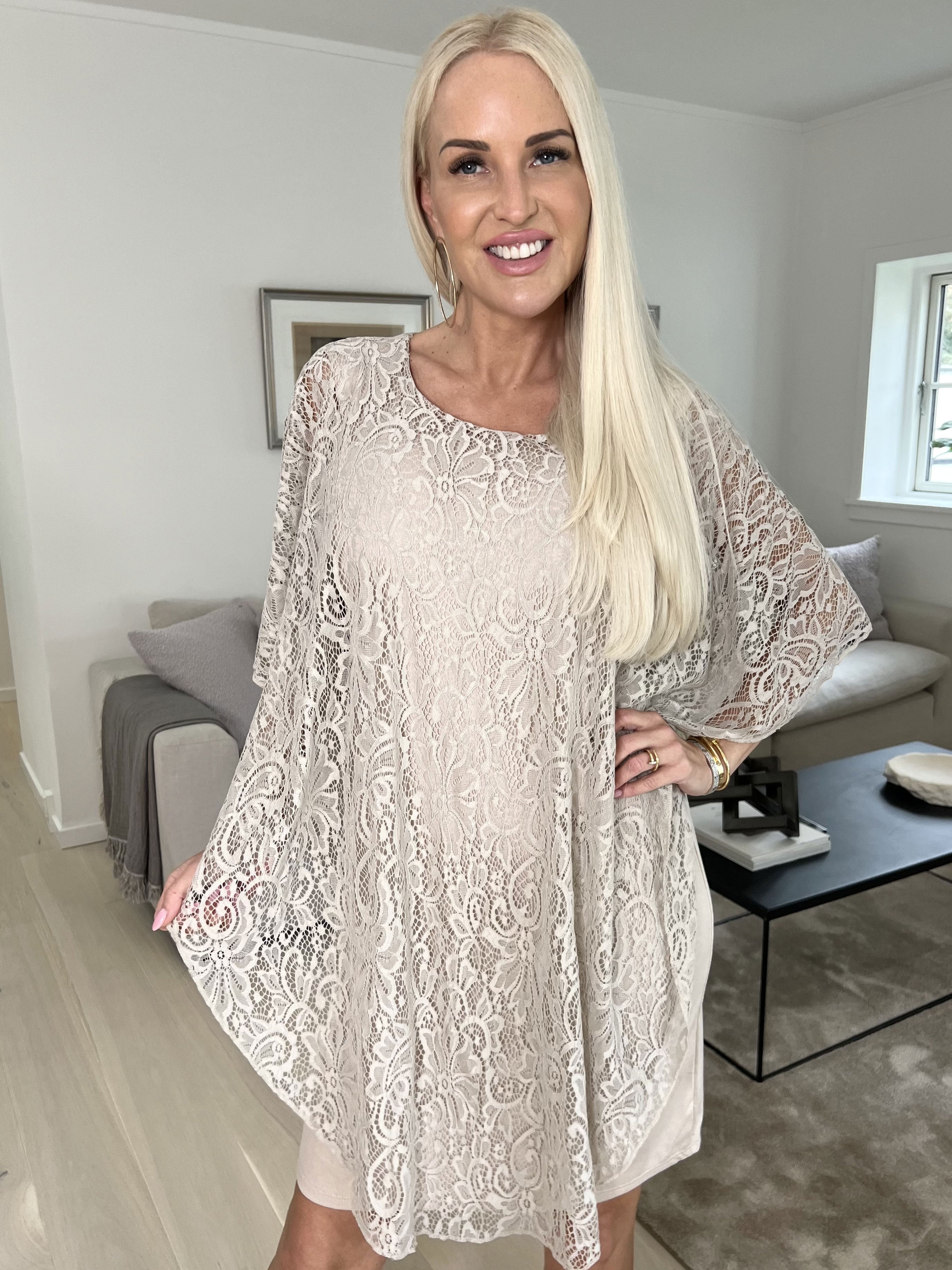 Kenya Lace - Söt tunikaklänning i spets